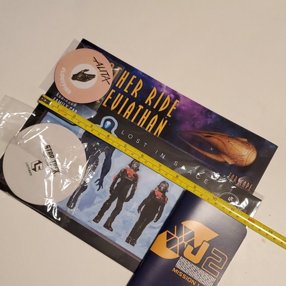 5 Piece Space fan bundle, Star Trek, Lost in Space - Picture 6 of 6